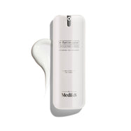 Een witte pompflacon van r-Retinoate Day & Night Eye Serum, met daarnaast een druppel van het product.