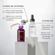 De flessen Medik8 Hydr8 B5 Intense en Hydr8 B5 serum staan op witte sokkels tegen een strakke, heldere achtergrond.

De tekst vermeldt de voordelen van Hydr8 B5 Intense als supercharged, langdurige hydratatie en dat het ideaal is voor normale tot gedehydrateerde huidtypes.

Voor Hydr8 B5 wordt aangegeven dat het zorgt voor lichte dagelijkse hydratatie en geschikt is voor normale tot gevoelige huidtypes.