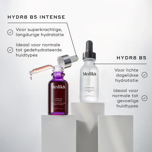 De flessen Medik8 Hydr8 B5 Intense en Hydr8 B5 serum staan op witte sokkels tegen een strakke, heldere achtergrond.

De tekst vermeldt de voordelen van Hydr8 B5 Intense als supercharged, langdurige hydratatie en dat het ideaal is voor normale tot gedehydrateerde huidtypes.

Voor Hydr8 B5 wordt aangegeven dat het zorgt voor lichte dagelijkse hydratatie en geschikt is voor normale tot gevoelige huidtypes.-hover-15