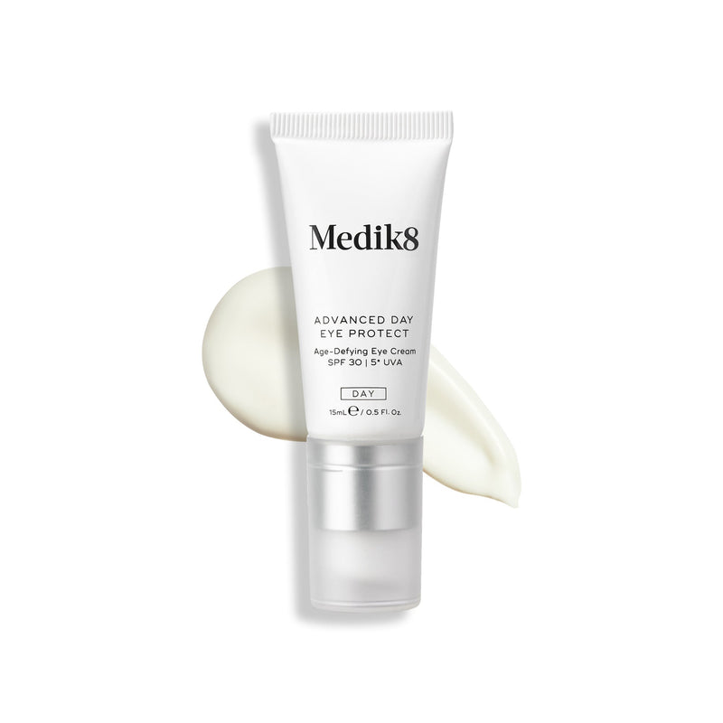 Een tube Medik8 Advanced Day Eye Protect met een SPF 30-bescherming.