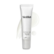 Een tube Medik8 Blemish SOS staat rechtop, met daarnaast een golvende swatch van lichte gel en een druppel ernaast.