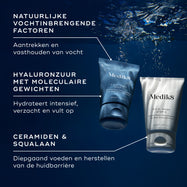Twee tubes van het Medik8 H.E.O. Mask (blauw Stap 1 en wit Stap 2) worden weergegeven tegen een achtergrond van waterdruppels. Tekstcall-outs benadrukken belangrijke ingrediënten: NATUURLIJKE VOCHTINBRENGENDE FACTOREN, MULTI-GEWICHT HYALURONZUUR, CERAMIDEN & SQUALAAN.