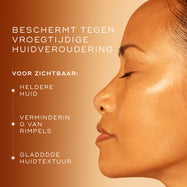 Close-up van een vrouw met een stralende, egale huid, met tekst die benadrukt hoe C-Tetra Advanced beschermt tegen vroegtijdige huidveroudering door de helderheid, rimpels en huidtextuur te verbeteren.